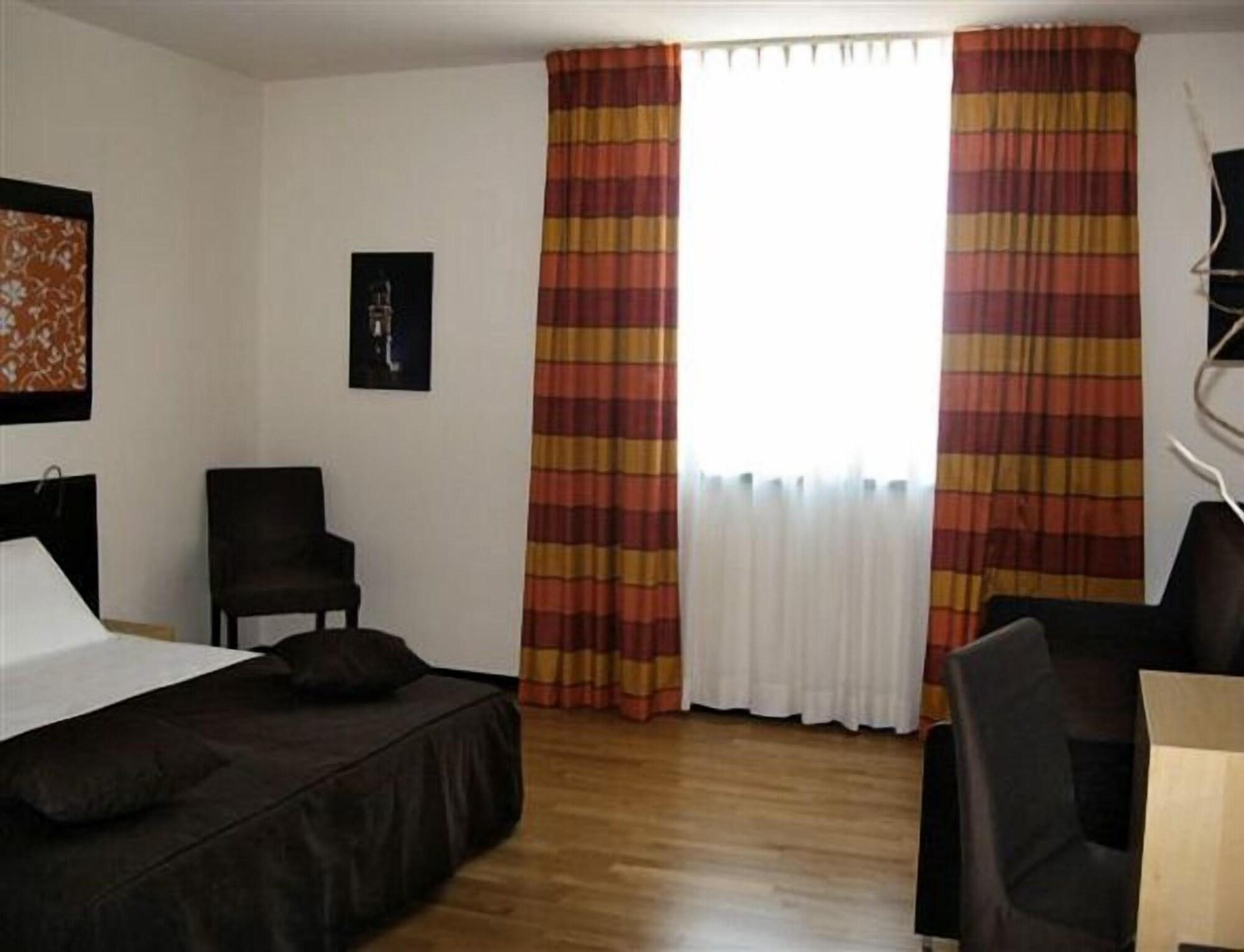 Sanlu Hotel Serrano Δωμάτιο φωτογραφία